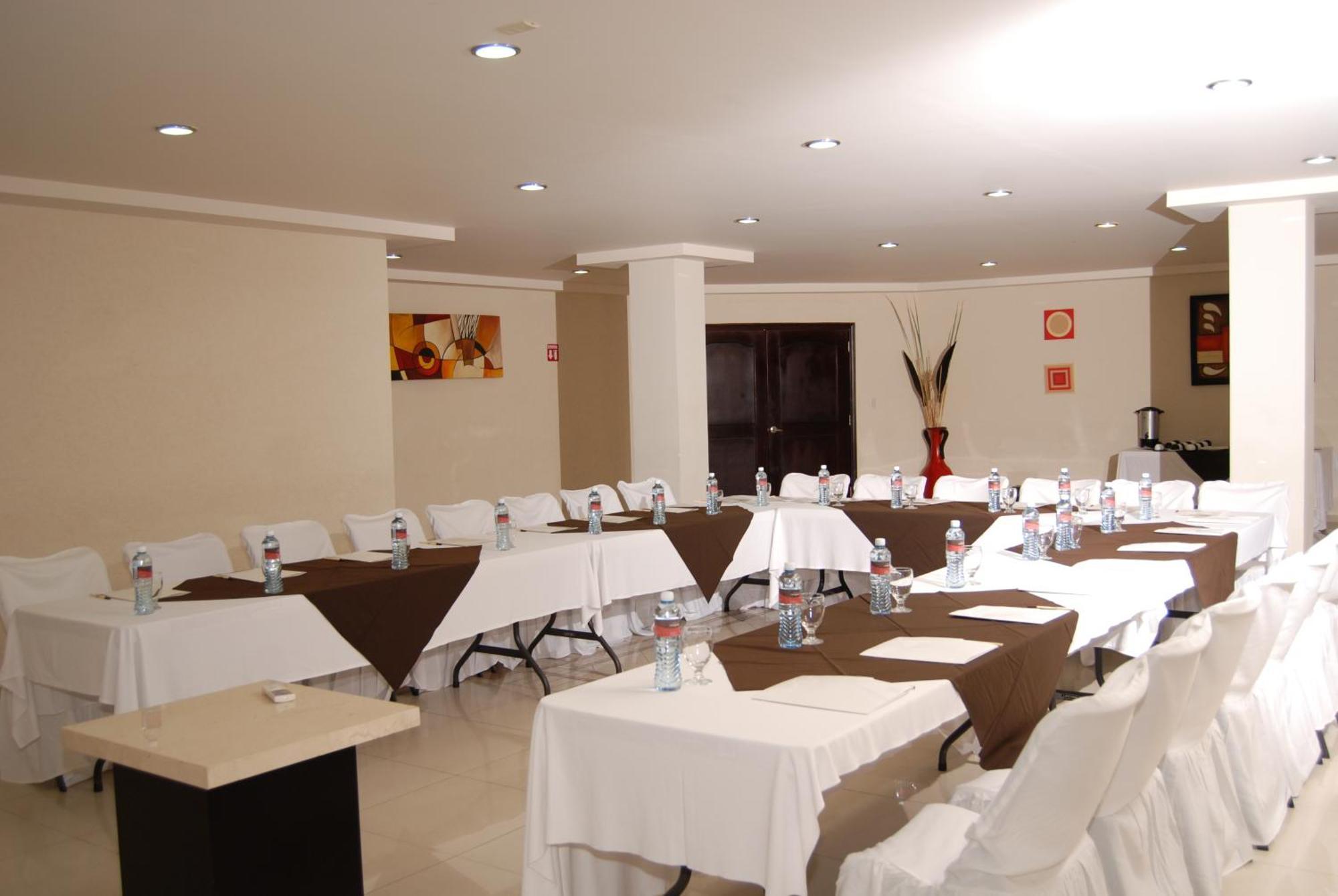 Wyndham Garden Aguascalientes Hotel & Casino Экстерьер фото