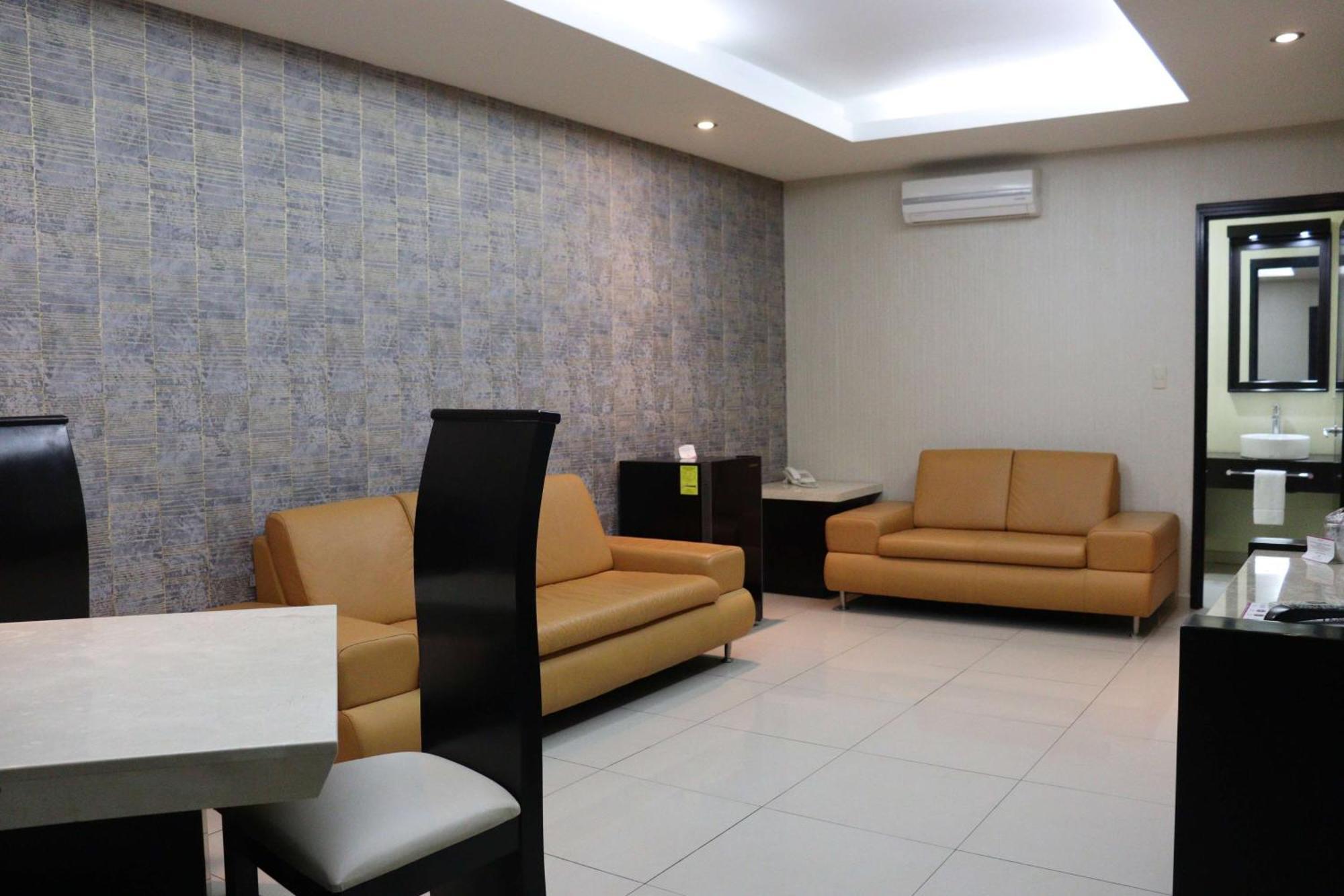 Wyndham Garden Aguascalientes Hotel & Casino Экстерьер фото